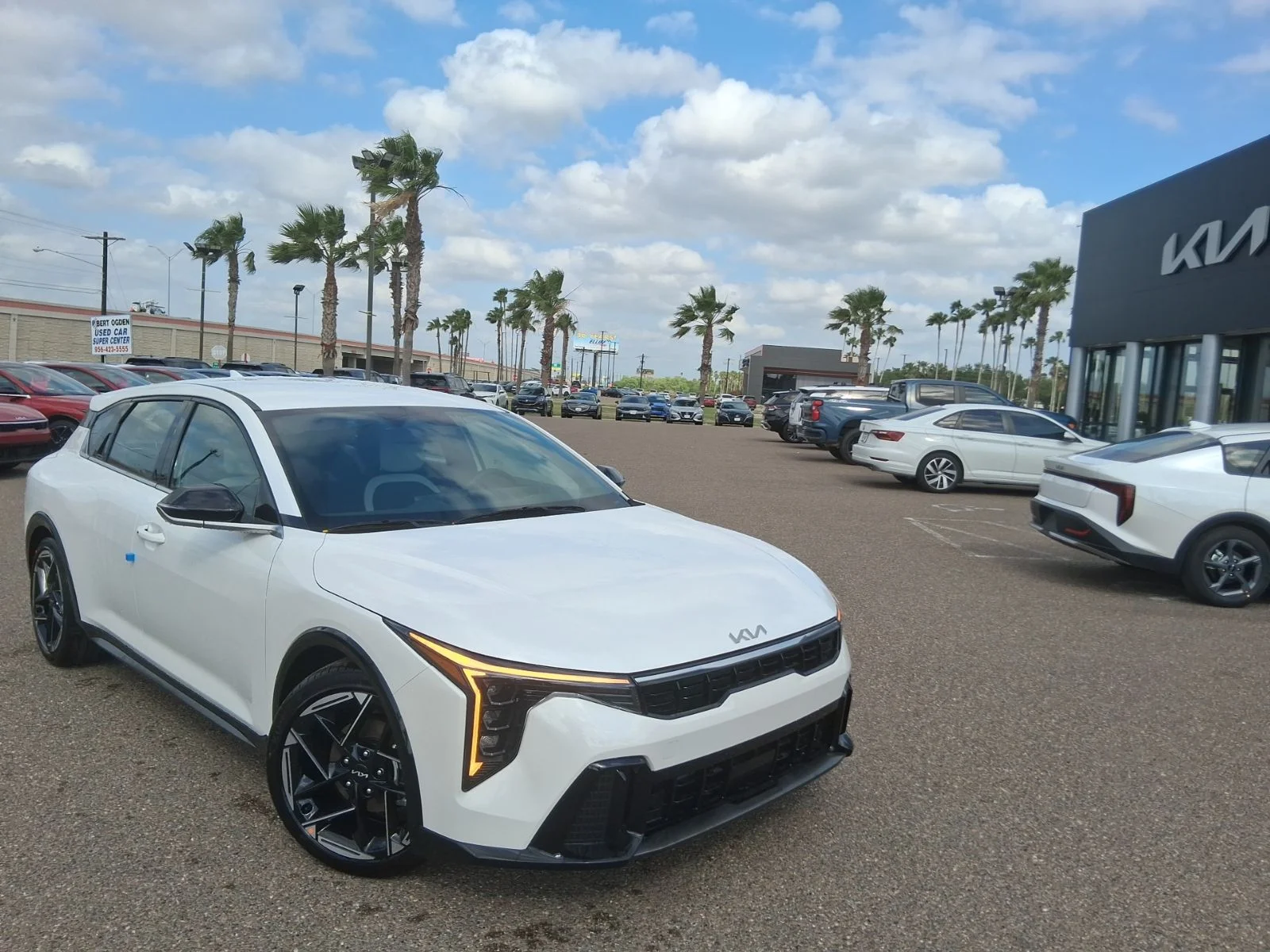 2026 Kia K4 GT-Line AT Hatchback's photo