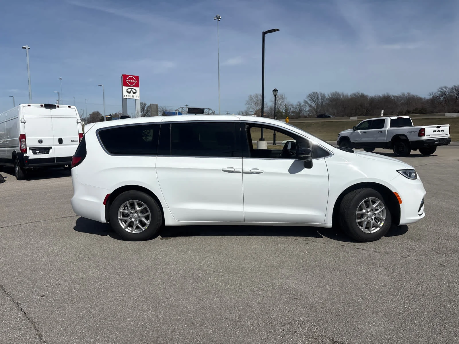 New 2026 Bright White Clearcoat Chrysler Select image 10