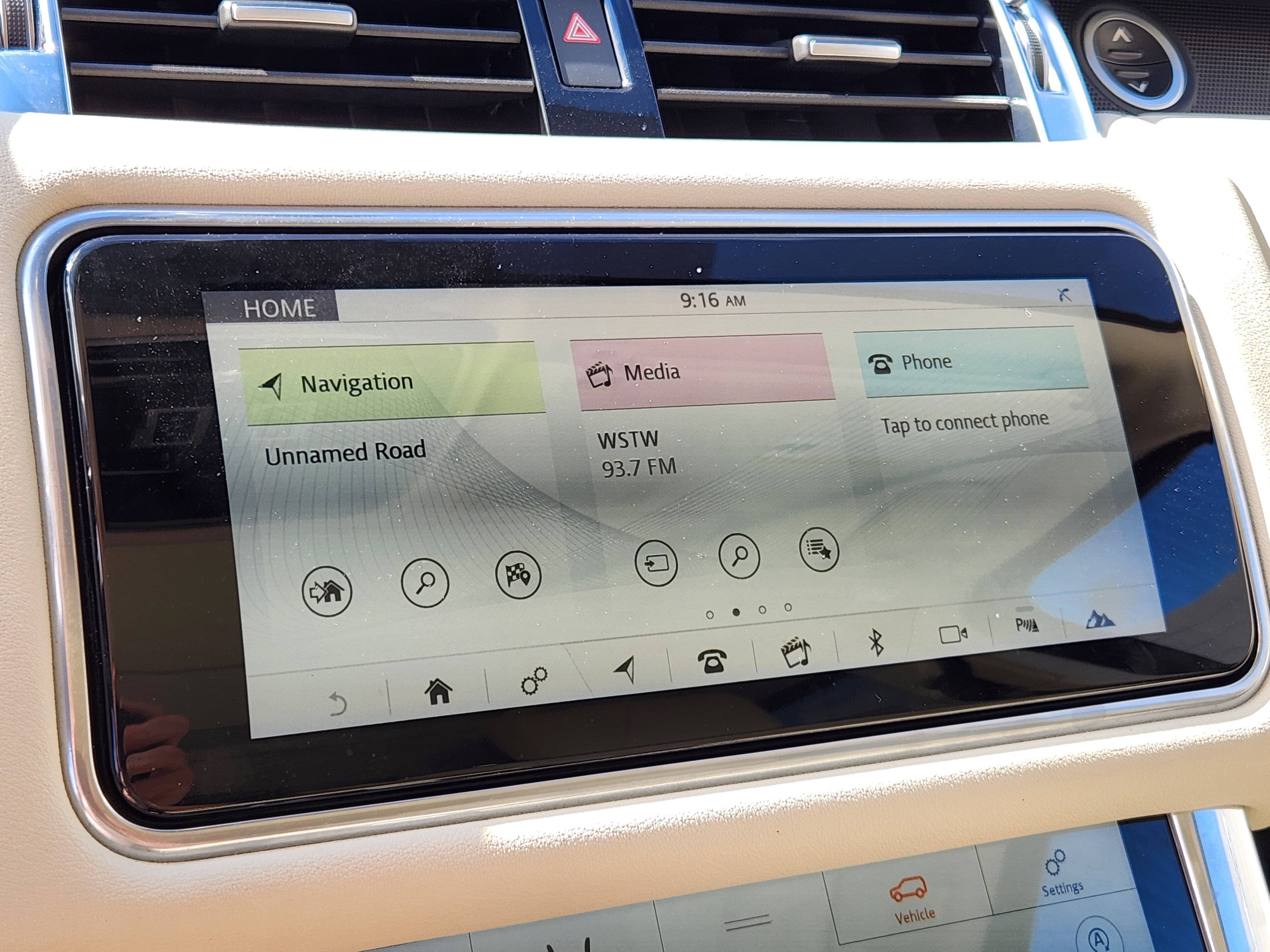 Used 2022 Fuji White Land Rover HSE Silver Edition image 20