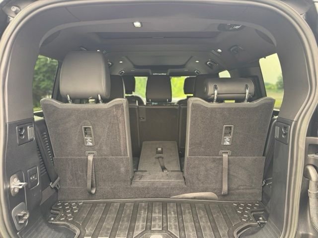 Certified Used 2023 Black Land Rover X-Dynamic SE image 10