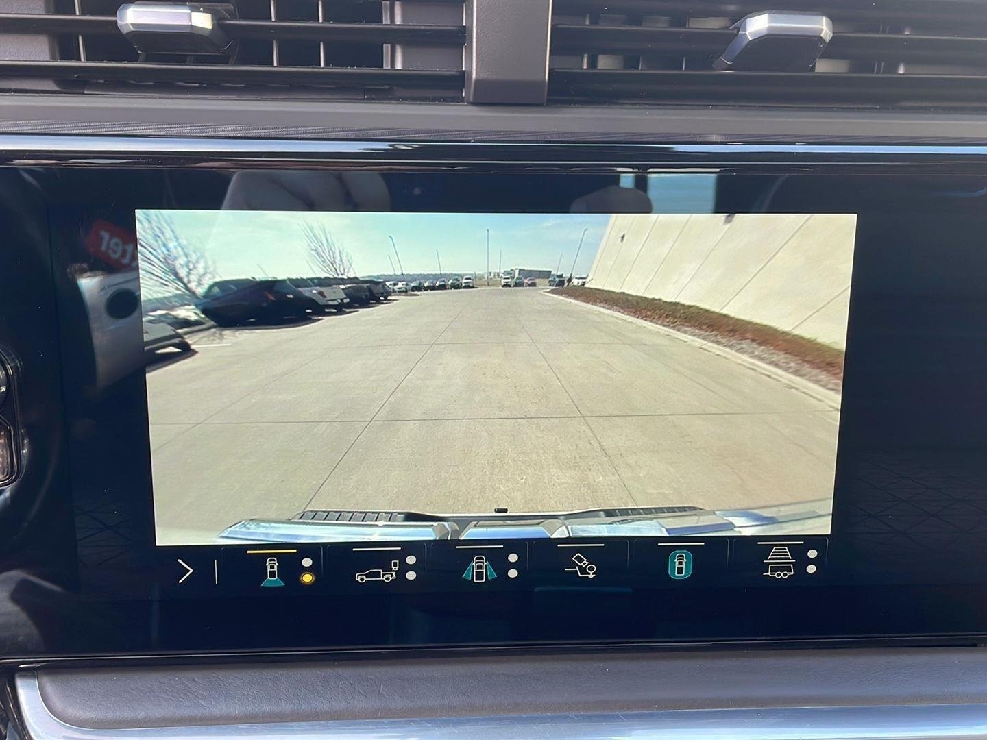 Used 2023 White Frost Tricoat GMC Denali Ultimate image 18