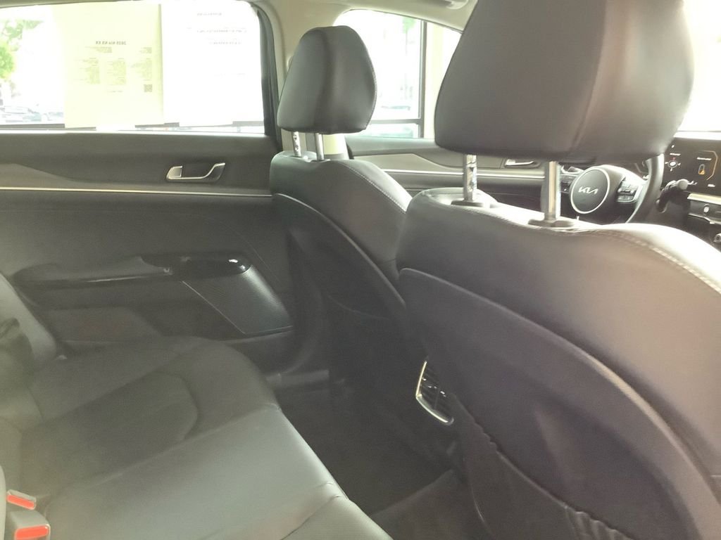 2025 Kia K5 EX - Photo 17