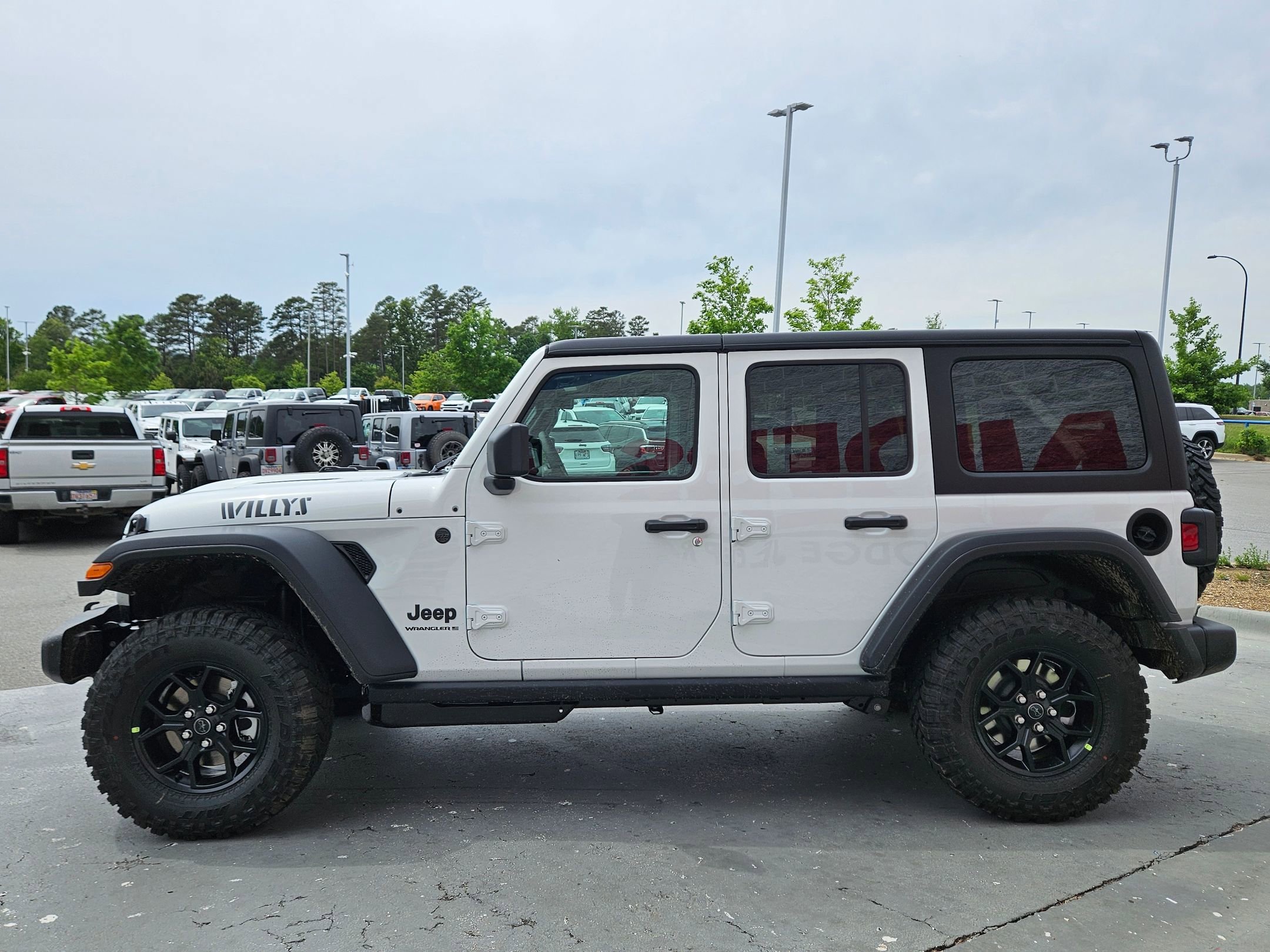 New 2026 Bright White Clear-Coat Exterior Paint Jeep Willys image 4
