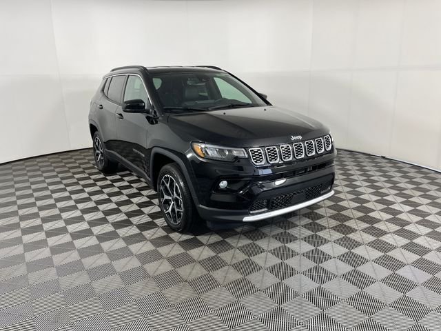 New 2026 Diamond Black Crystal Pearl-Coat Exterior Paint Jeep Limited image 3