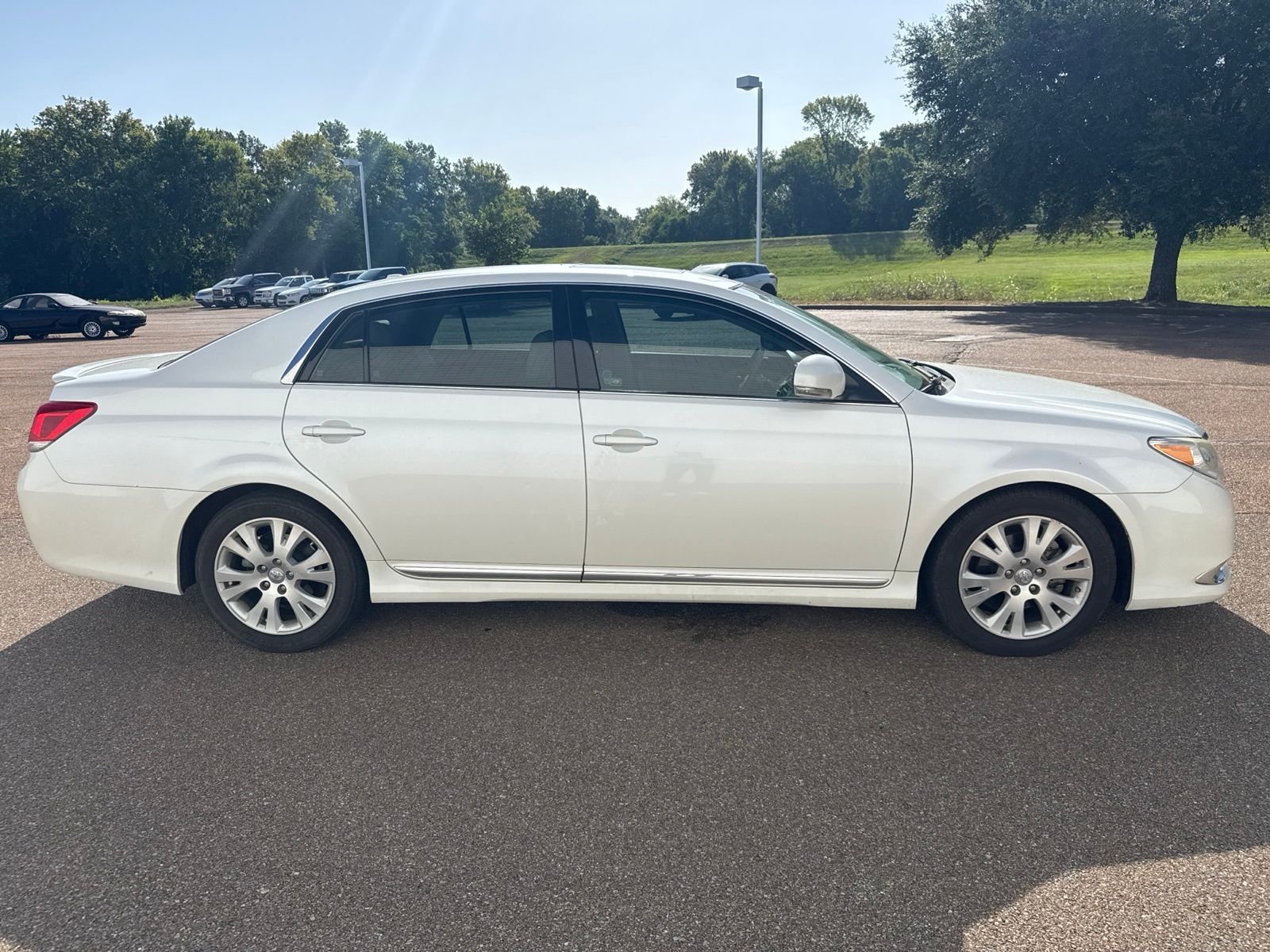 Used 2011 White Toyota Base image 15
