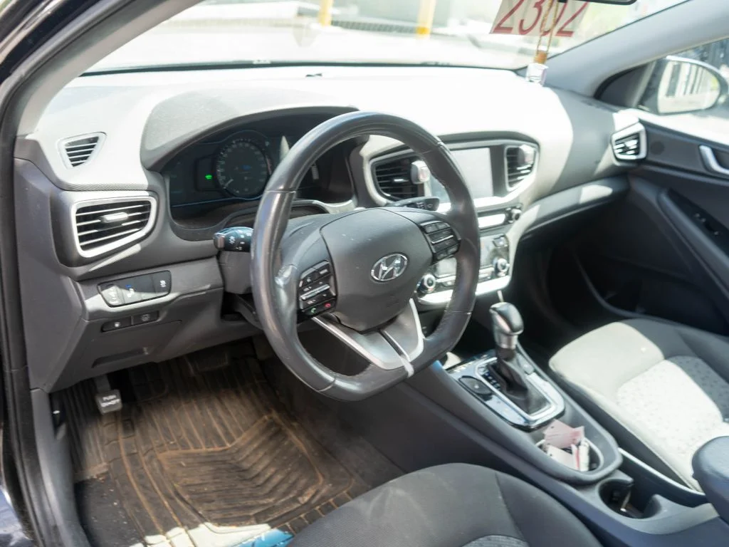 Used 2017 Black Hyundai SEL image 15