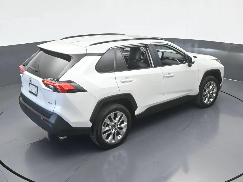 Used 2025 White Toyota XLE Premium image 48