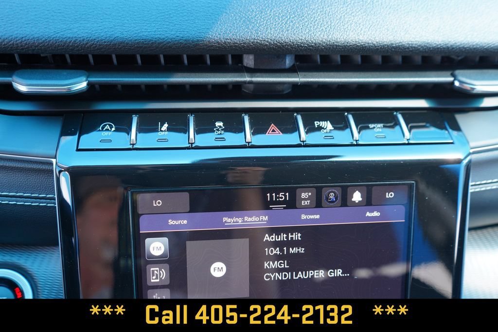 Used 2023  Jeep Laredo image 36