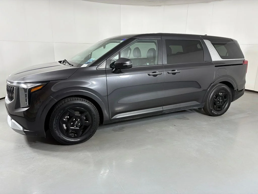Used 2025 Gray Kia LXS image 5