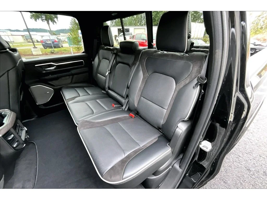 New 2026 Diamond Black Crystal Pearl-Coat Exterior Paint RAM Laramie L2 w/Adv Safety II image 10