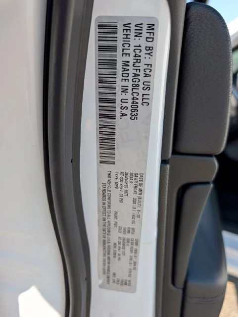 Used 2020 White Jeep Altitude image 30