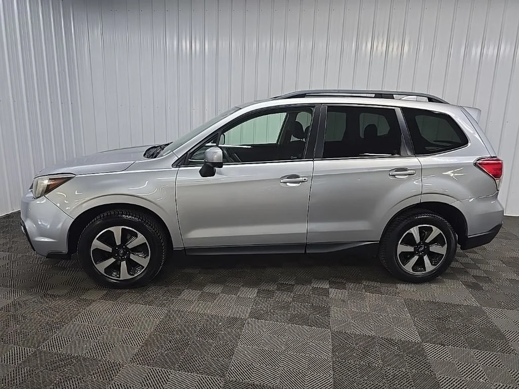 Used 2018 Ice Silver Metallic Subaru 2.5i Premium image 5
