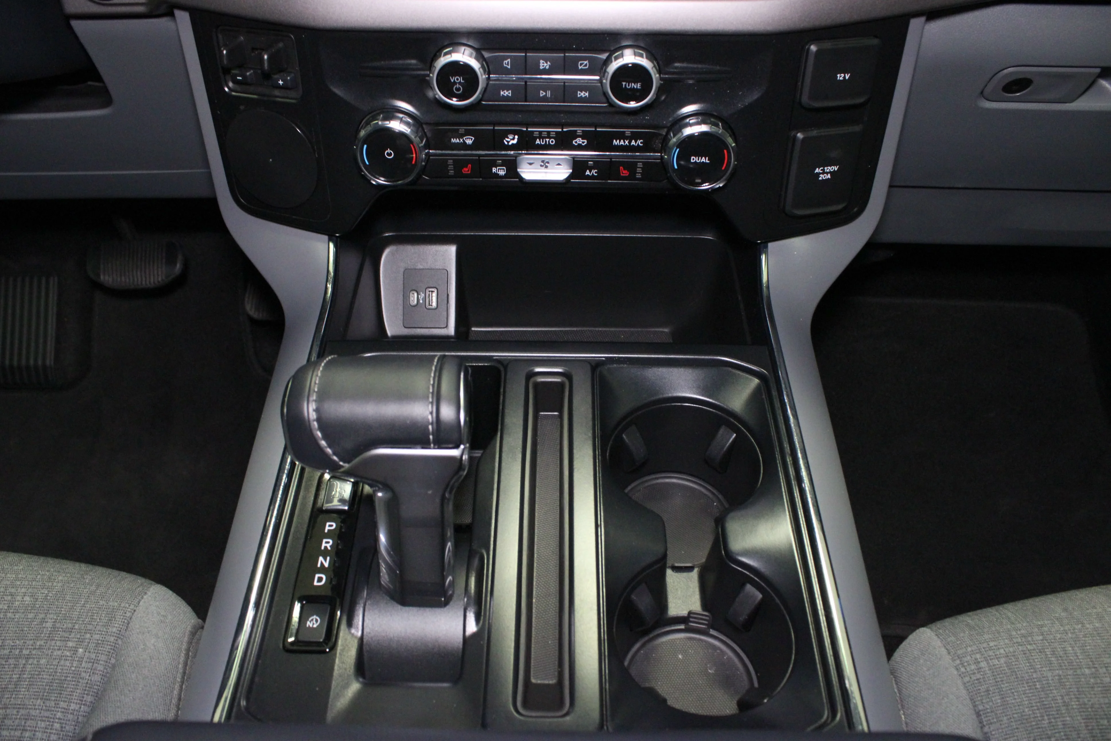 Used 2024 Oxford White Ford XLT image 22