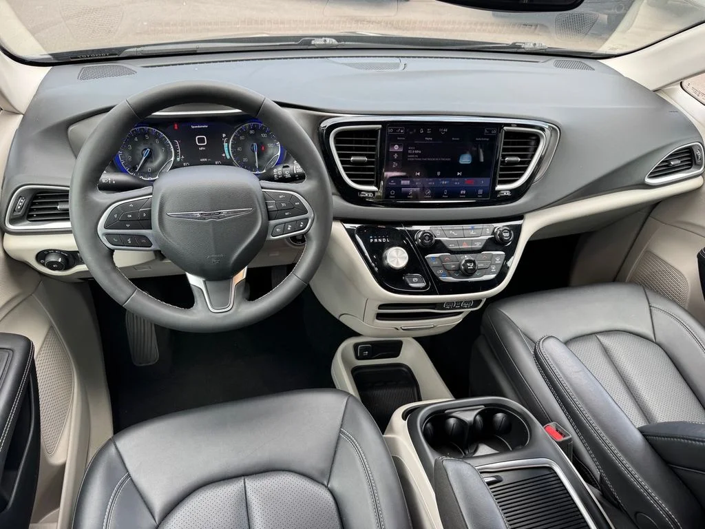 Used 2024 Black Chrysler Touring L image 16