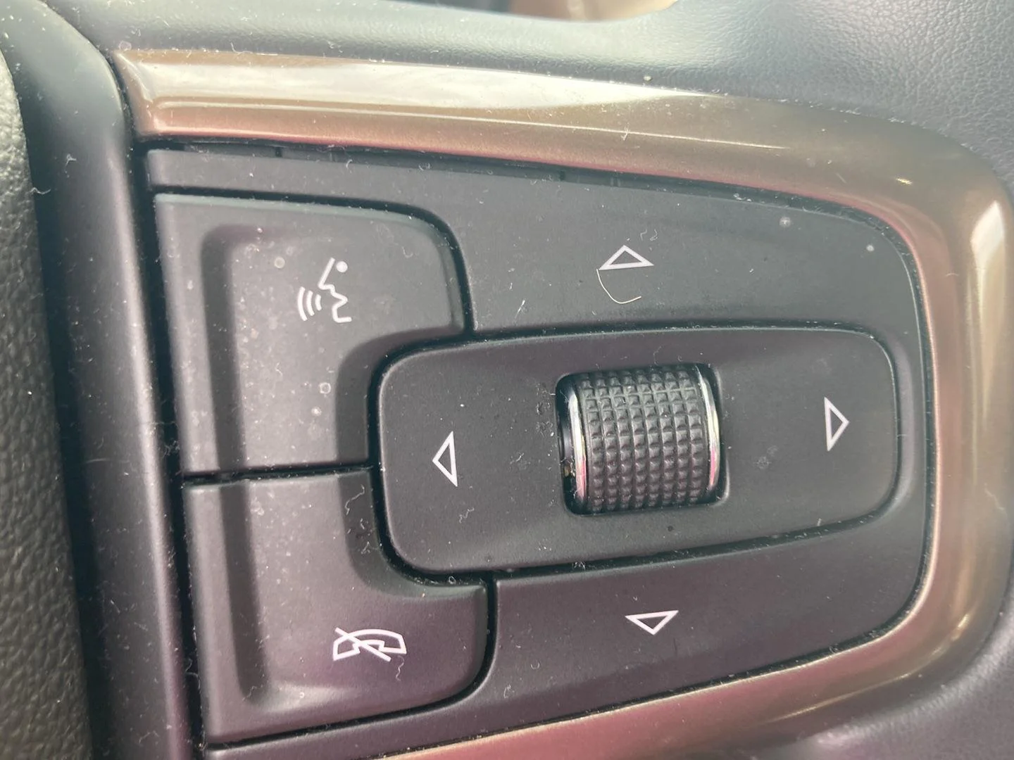 Used 2023 IRIDESCENT PEARL TRICOAT Chevrolet High Country image 18