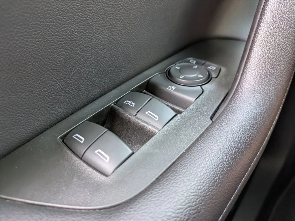 Used 2022 White Chevrolet LT image 25
