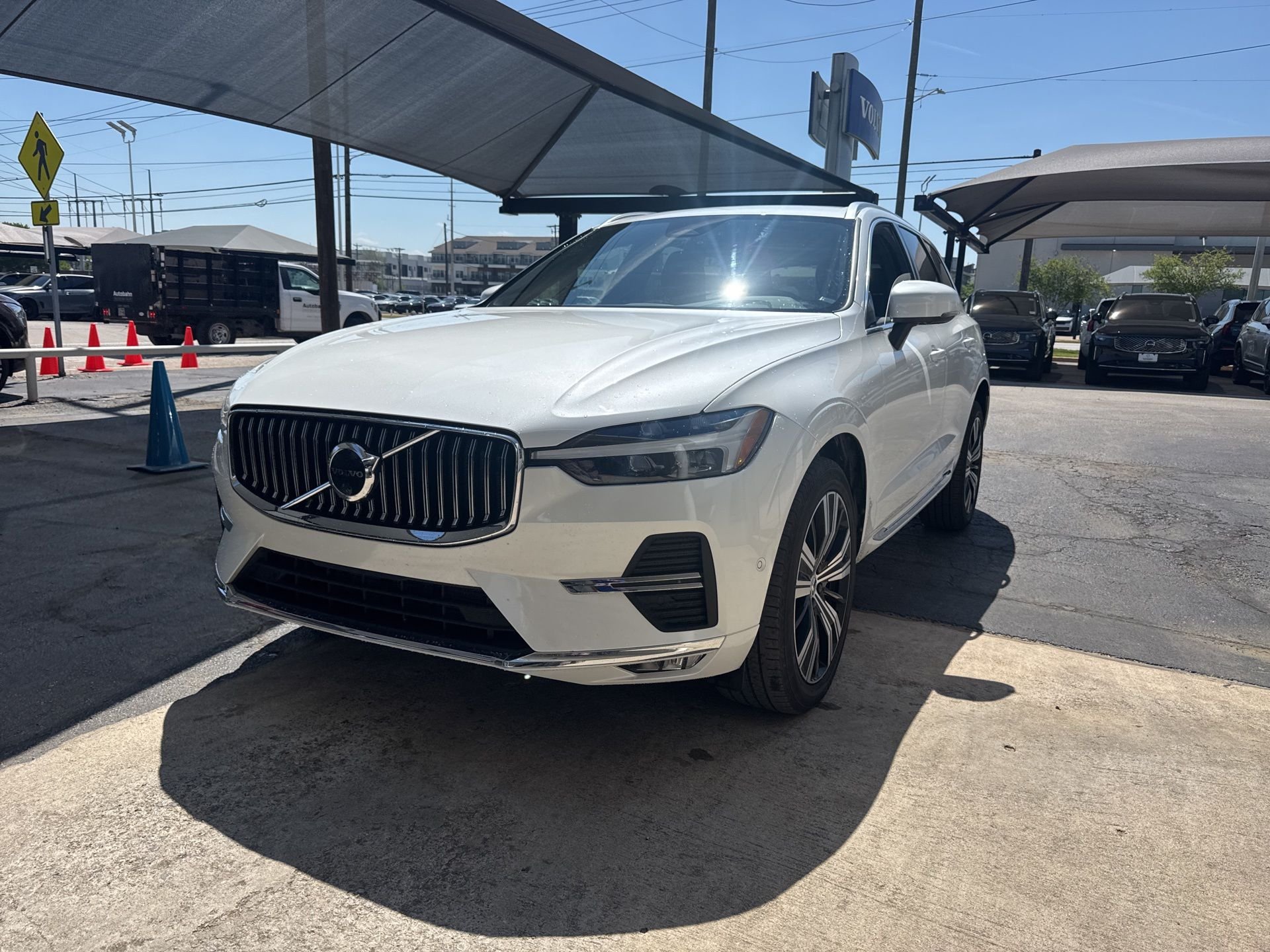 2023 Volvo XC60 B5 Plus Bright Theme FWD's photo