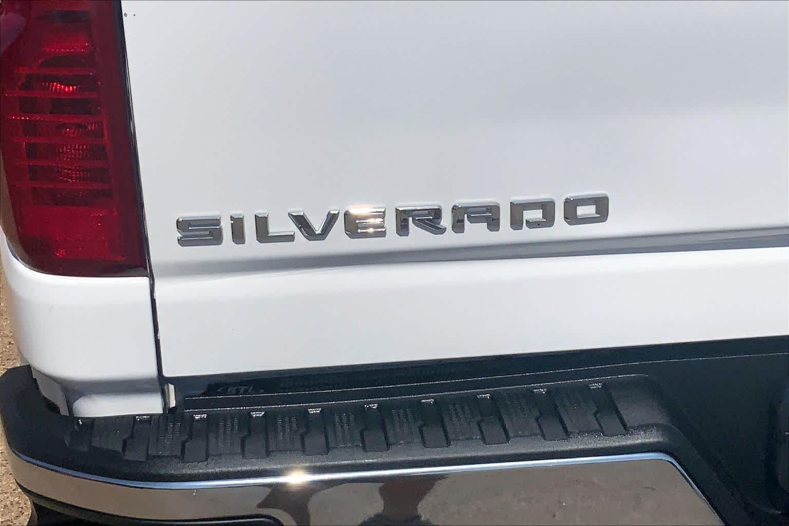 Used 2022 Summit White Chevrolet LT image 10