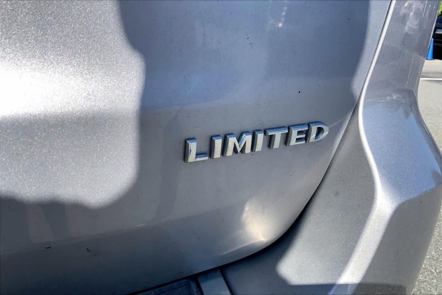 Used 2019 Billet Silver Metallic Clear Coat Jeep Limited image 10