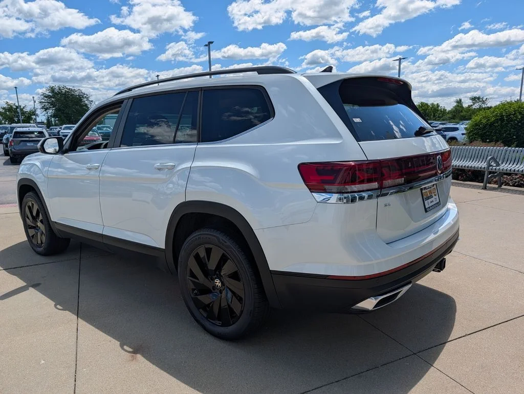 New 2026 White Volkswagen 2.0T SE w/Technology image 6