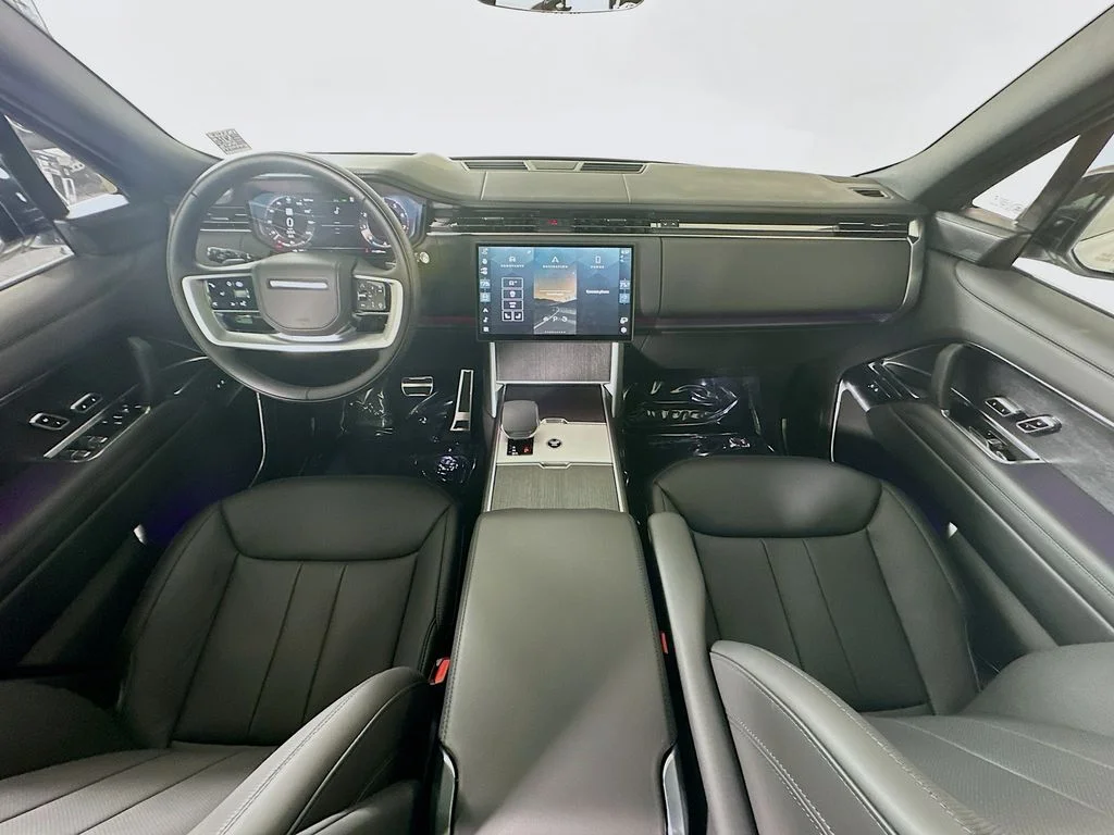 Certified Used 2025 Fuji White Land Rover SE image 26