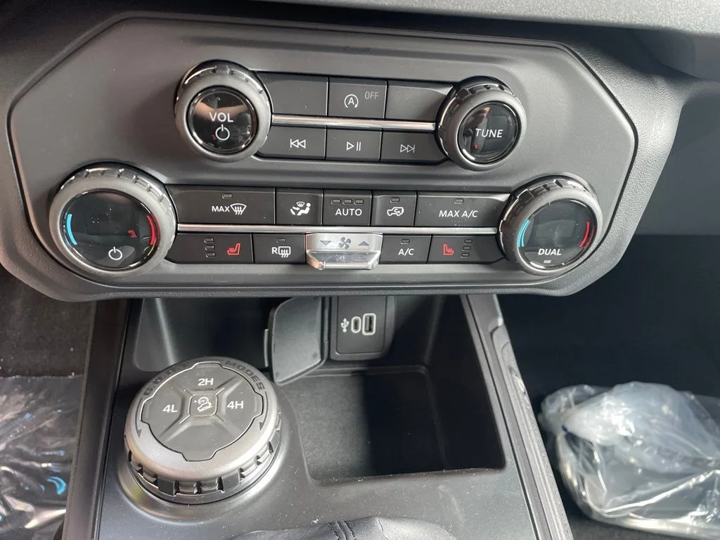 New 2026 AVALANCHE GRAY Ford Big Bend image 14