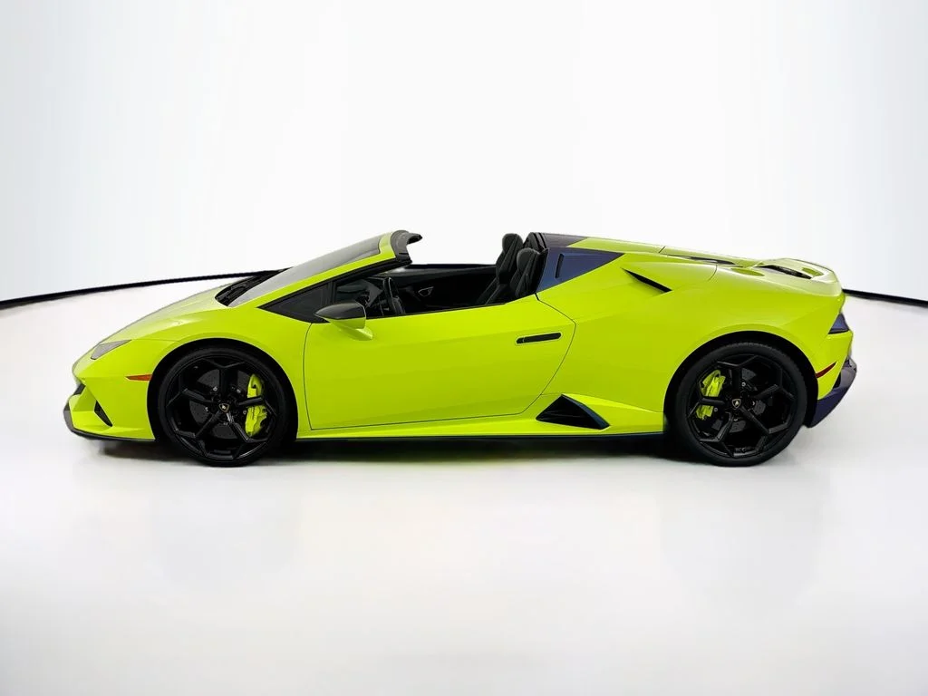 Used 2020  Lamborghini  image 8