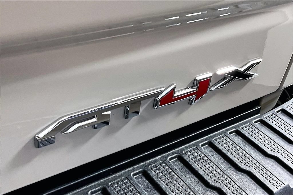 2026 GMC Sierra 1500 AT4X - Photo 9
