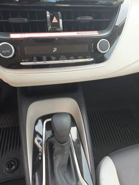2025 Toyota Corolla LE - Photo 8