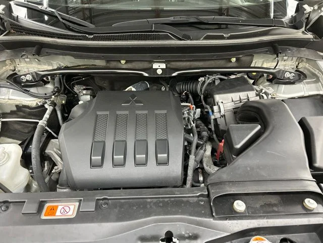Used 2023 Silver Mitsubishi SEL image 22
