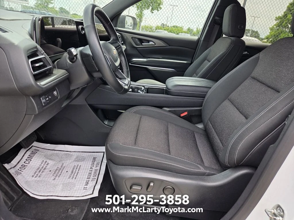 Used 2025 White Chevrolet LT image 6