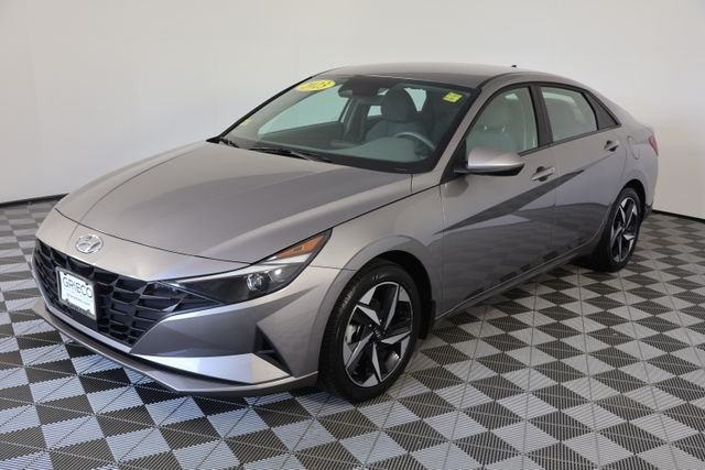 Used 2023 Silver Hyundai SEL image 4