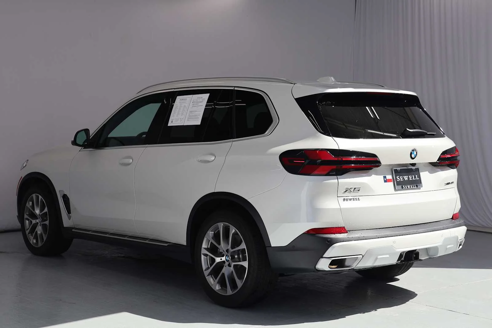 Certified Used 2026 Mineral White Metallic BMW xDrive40i image 7