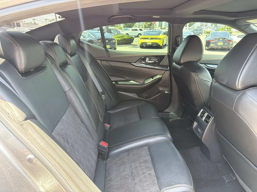 Certified Used 2020 GUN METALLIC Nissan SR image 32
