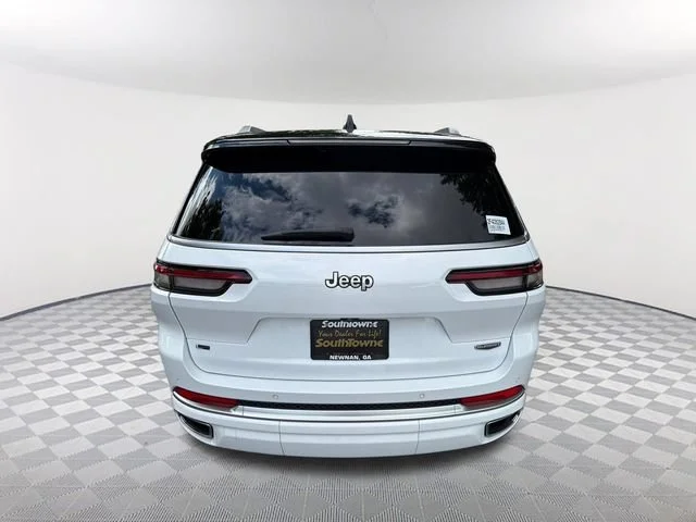 Used 2022 White Jeep Summit 4x2 image 6