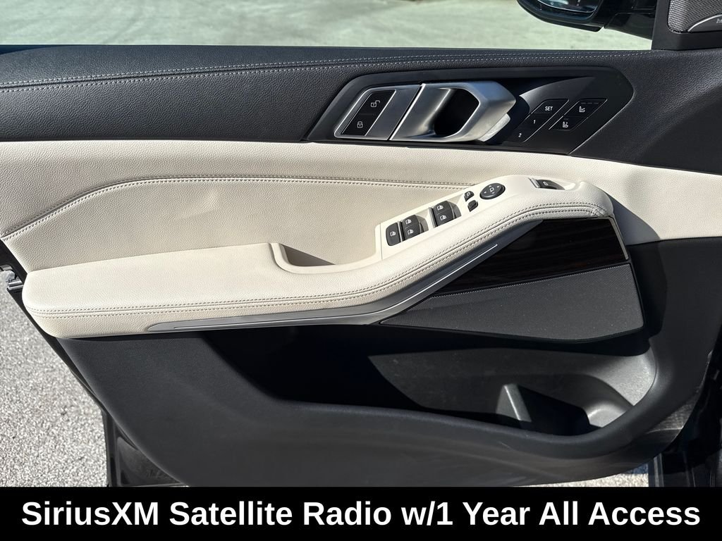 Used 2020 Black BMW xDrive40i image 14