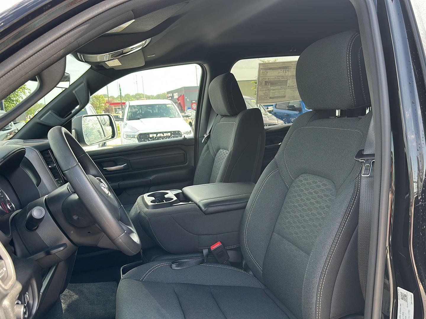 2026 RAM 1500 Express - Photo 12