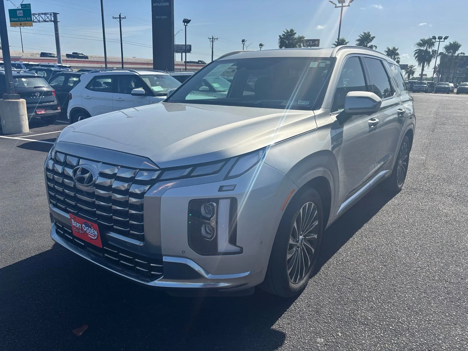 Used 2023 Silver Hyundai Calligraphy image 3