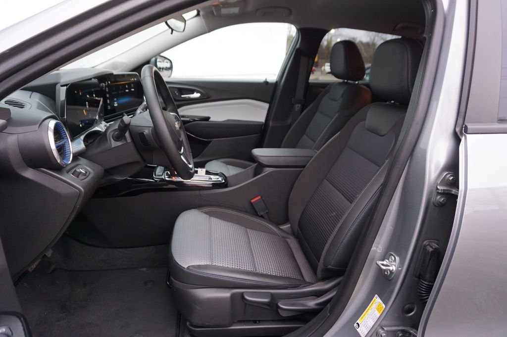 Used 2025 Gray Chevrolet LT image 10