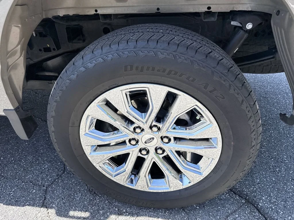 Used 2025 Gray Ford Lariat image 18