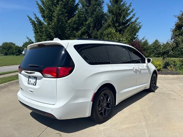 Used 2019 Bright White Clearcoat Chrysler Touring L image 6
