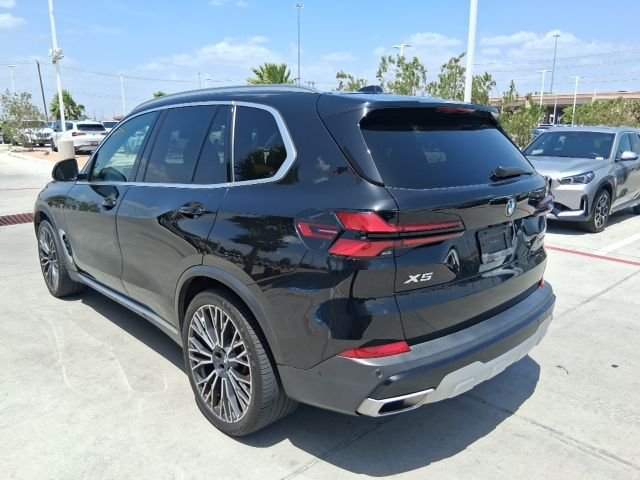 Used 2024 Black BMW sDrive40i image 4