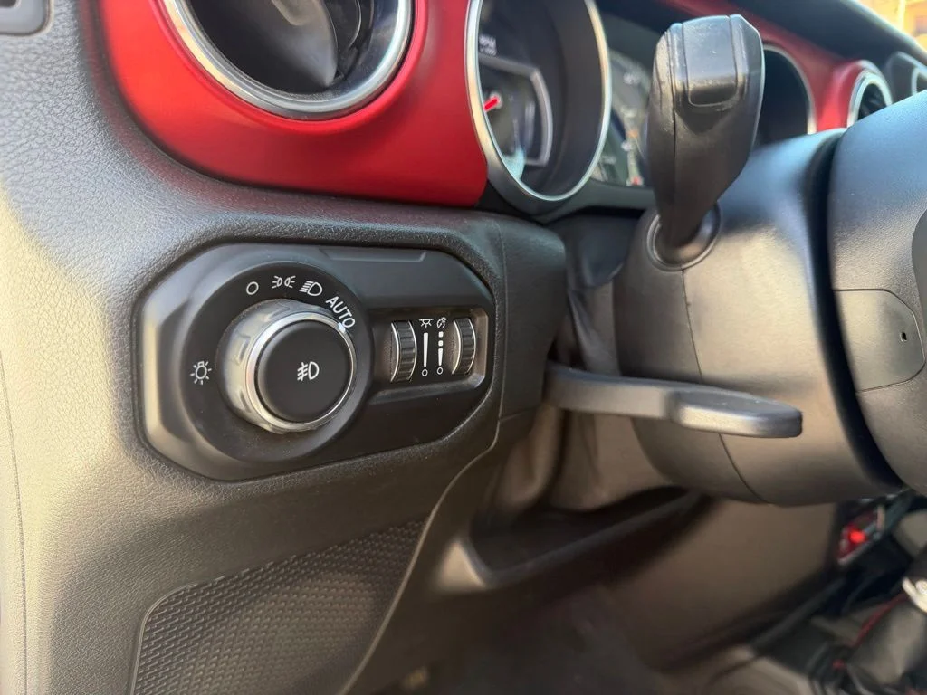 Used 2021 White Jeep Unlimited Rubicon image 20