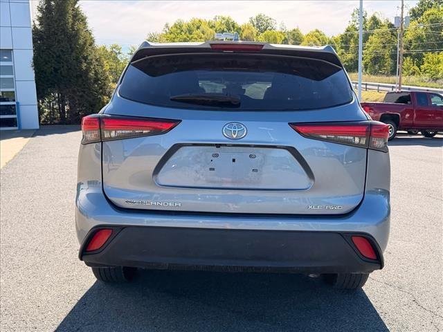 Used 2023 Moon Dust Toyota XLE image 4