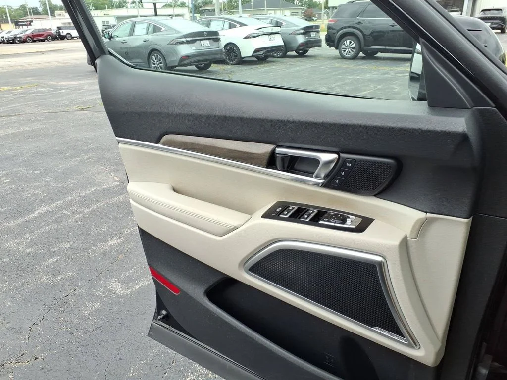 Used 2022 Black Kia SX image 28