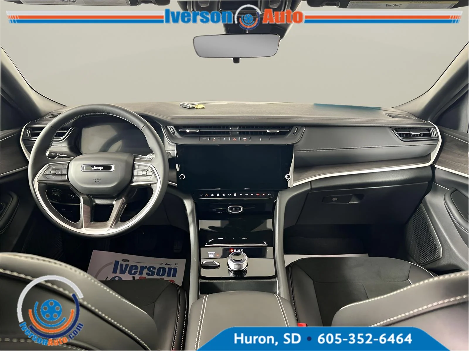 New 2026 Silver Zynith Exterior Paint Jeep Laredo Altitude image 29