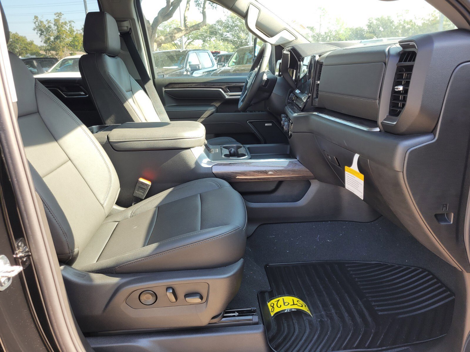 2025 Chevrolet Silverado 2500 HD LTZ - Photo 14