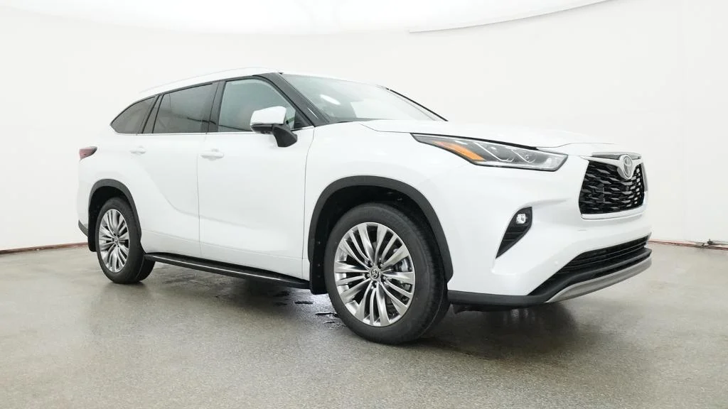 New 2026 Wind Chill Pearl Toyota Platinum image 16