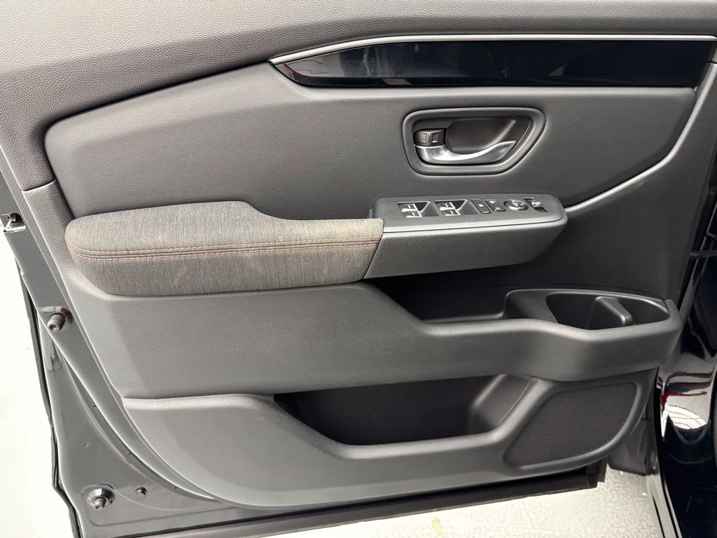 2025 Honda Pilot SPORT SUV Slide 16