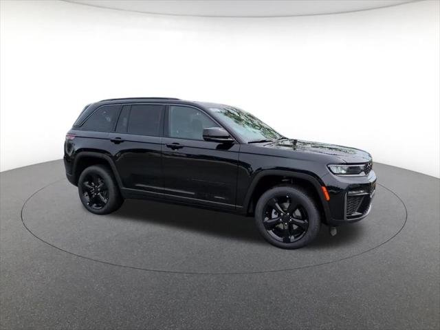 New 2026 Diamond Black Crystal Pearlcoat Jeep Limited image 4
